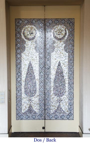 Paire de double-portes coulissantes laquées au décor orientaliste en nacre-8