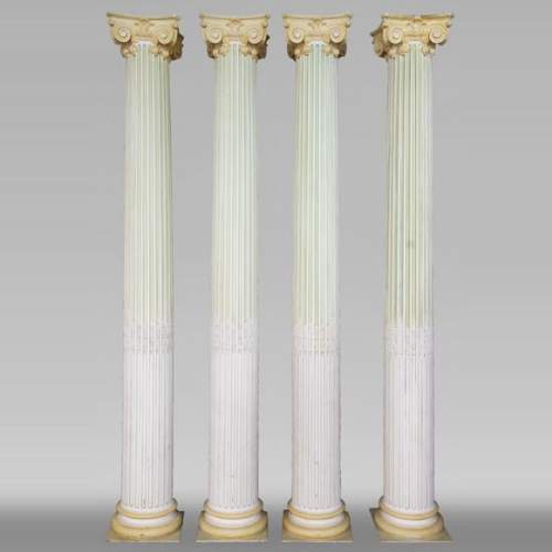 Ensemble de quatre colonnes ioniques en plâtre peint