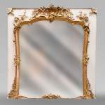 Très riche trumeau de style Louis XV en bois et stuc doré