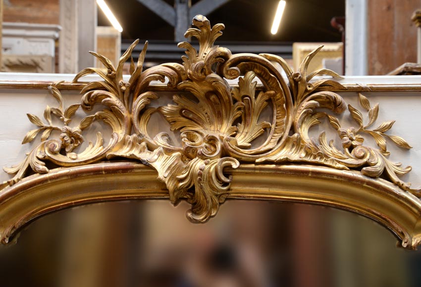 Très riche trumeau de style Louis XV en bois et stuc doré-1