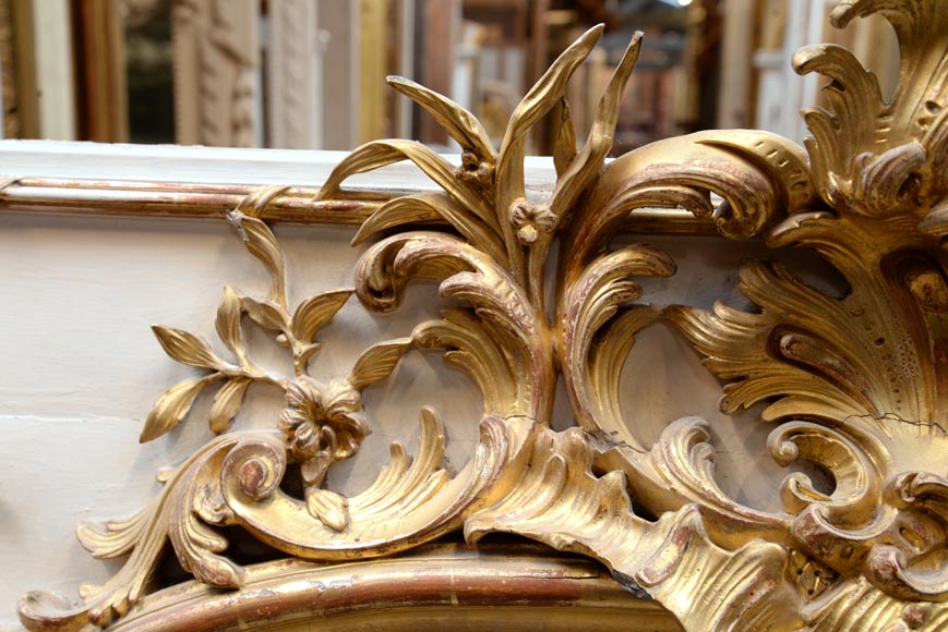 Très riche trumeau de style Louis XV en bois et stuc doré-2