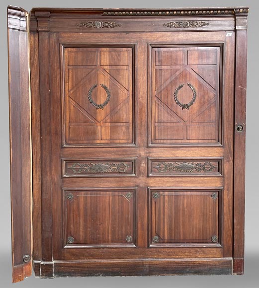 Ensemble de pièces de boiserie et bibliothèque de style Empire en acajou et bronze-14