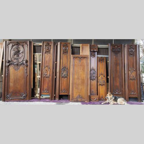 Important ensemble de panneaux de boiserie en chêne sculpté fin du XIXe siècle