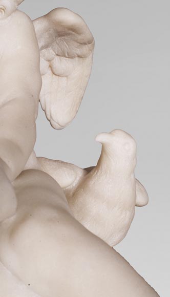Pendule d'après un modèle de Jean Baptiste Pigalle en marbre de Carrare de la fin du XIXe-4
