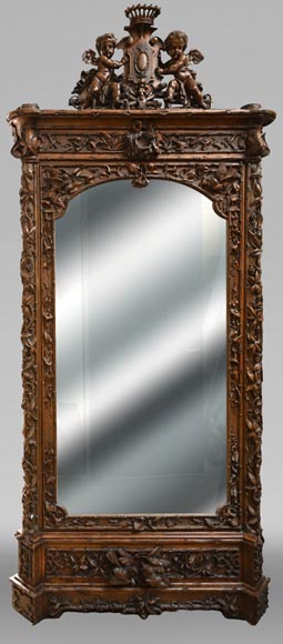 TAHAN (attribué à) — Importante armoire à glace en noyer sculpté à décor naturaliste TAHAN (attribué à) — Importante armoire à glace en noyer sculpté à décor naturaliste-0
