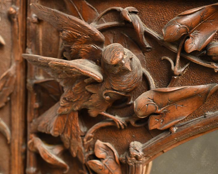 TAHAN (attribué à) — Importante armoire à glace en noyer sculpté à décor naturaliste TAHAN (attribué à) — Importante armoire à glace en noyer sculpté à décor naturaliste-5