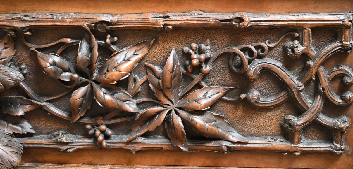TAHAN (attribué à) — Importante armoire à glace en noyer sculpté à décor naturaliste TAHAN (attribué à) — Importante armoire à glace en noyer sculpté à décor naturaliste-10