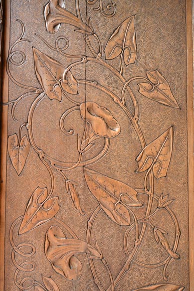 TAHAN (attribué à) — Importante armoire à glace en noyer sculpté à décor naturaliste TAHAN (attribué à) — Importante armoire à glace en noyer sculpté à décor naturaliste-12
