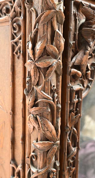 TAHAN (attribué à) — Importante armoire à glace en noyer sculpté à décor naturaliste TAHAN (attribué à) — Importante armoire à glace en noyer sculpté à décor naturaliste-15