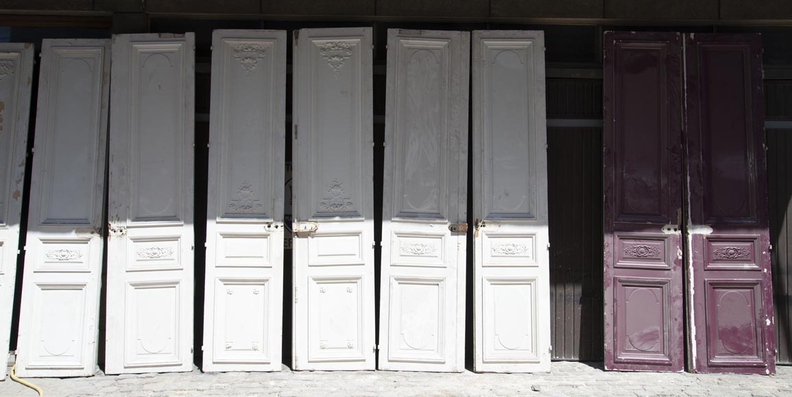 Ensemble de huit double-portes de style Napoléon III en chêne peint-6