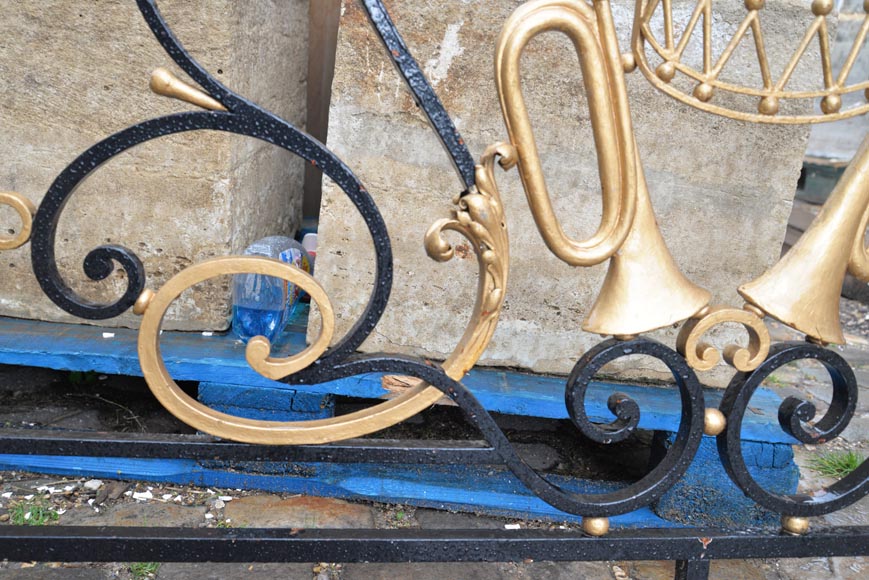 Balcon ancien Napoléon III aux attributs de musique-4