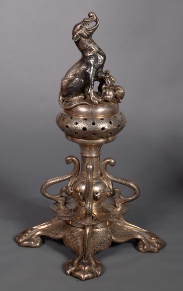 Victor GEOFFROY-DECHAUME,Paire de brûle-parfums en bronze argenté ornés de chiens, vers 1840-2