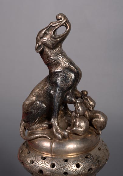 Victor GEOFFROY-DECHAUME,Paire de brûle-parfums en bronze argenté ornés de chiens, vers 1840-3