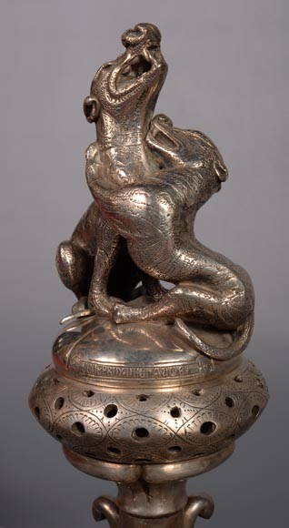 Victor GEOFFROY-DECHAUME,Paire de brûle-parfums en bronze argenté ornés de chiens, vers 1840-7
