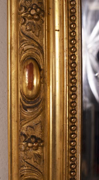 Trumeau ancien de style Napoléon III, en stuc doré et miroir biseauté-5