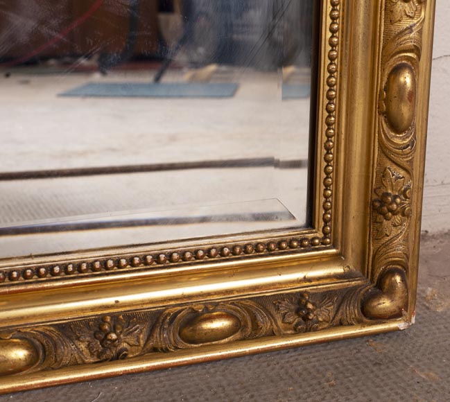 Trumeau ancien de style Napoléon III, en stuc doré et miroir biseauté-6