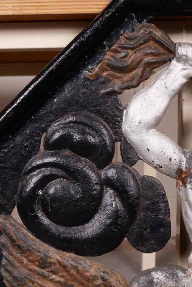 Très rare plaque de cheminée ajourée en fonte peinte 