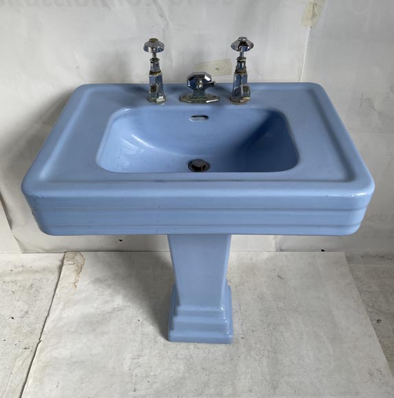 Lavabo bleu en faïence sur pied, années 50-2