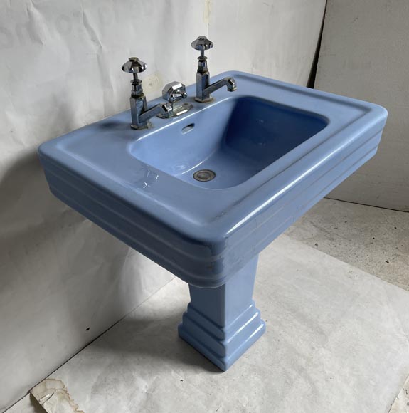 Lavabo bleu en faïence sur pied, années 50-4