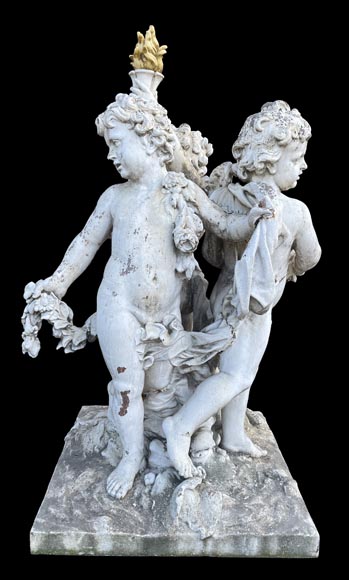 Groupe de trois putti ailés en fonte peinte, d'après les parterres d'eau de Versailles Groupe de trois putti ailés en fonte peinte, d'après les parterres d'eau de Versailles-3