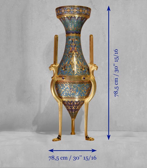 Louis - Constant SEVIN (1821 – 1888) et Ferdinand BARBEDIENNE (1810 – 1892) - Exceptionnelle paire de vases d'ornement en bronze et émail cloisonné, modèle présenté à l'exposition universelle de Londres en 1862-6