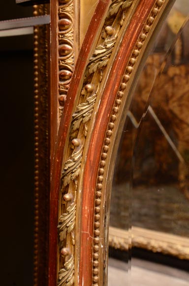 Beau trumeau de style Louis XVI avec guirlande de fleurs et trophée-6