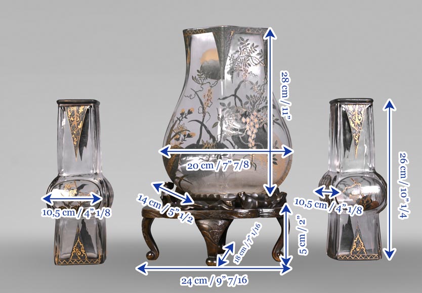 Escalier de CRISTAL, vase balustre sur socle en bronze et paire de vases bambou en cristal Escalier de CRISTAL, vase balustre sur socle en bronze et paire de vases bambou en cristal-26