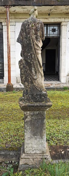 Ensemble de deux sculptures de femmes drapées à l'antique en pierre, milieu XIXe siècle -4