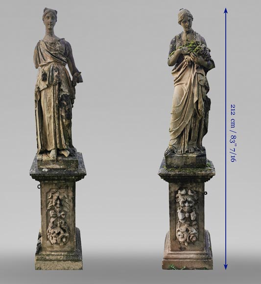 Ensemble de deux sculptures de femmes drapées à l'antique en pierre, milieu XIXe siècle -16