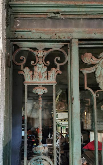 Ancienne porte d’entrée en fer forgé d’un hôtel particulier d’époque Napoléon III-5
