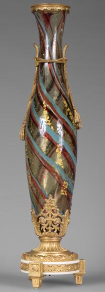 Ernest LEVEILLE - Exceptionnel vase en verre craquelé à décor intercalaire polychrome et doré sur monture en bronze doré, vers 1890-0