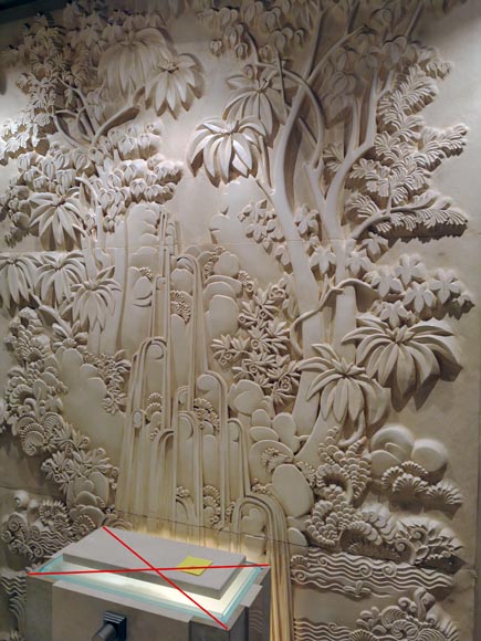 Dans le goût d'Armand Albert Rateau (1882-1938) Ensemble comprenant une baignoire et un bas-relief en plâtre, fin du XXe siècle. -4