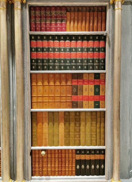 Pièce de boiserie à décor de bibliothèque en trompe l’oeil, fin du XXe siècle-6