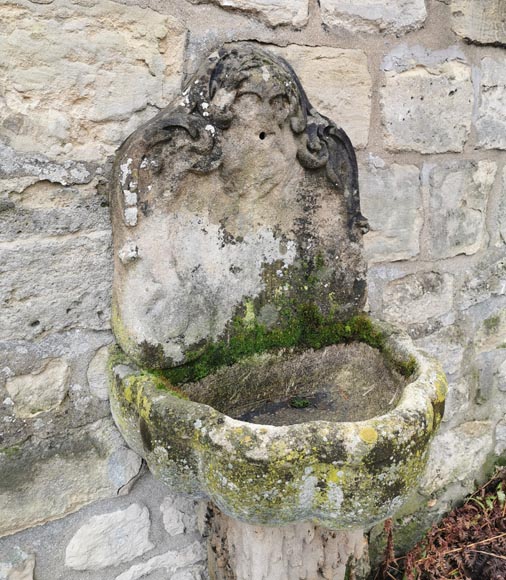 Fontaine murale en pierre de Saint Maximin, fin du XIXe siècle -2