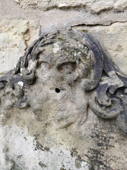 Fontaine murale en pierre de Saint Maximin, fin du XIXe siècle -3