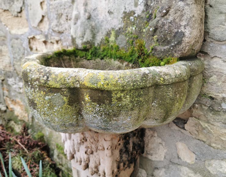 Fontaine murale en pierre de Saint Maximin, fin du XIXe siècle -4