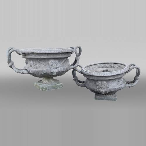 Paire de vases en plomb d'après le Vase de Warwick