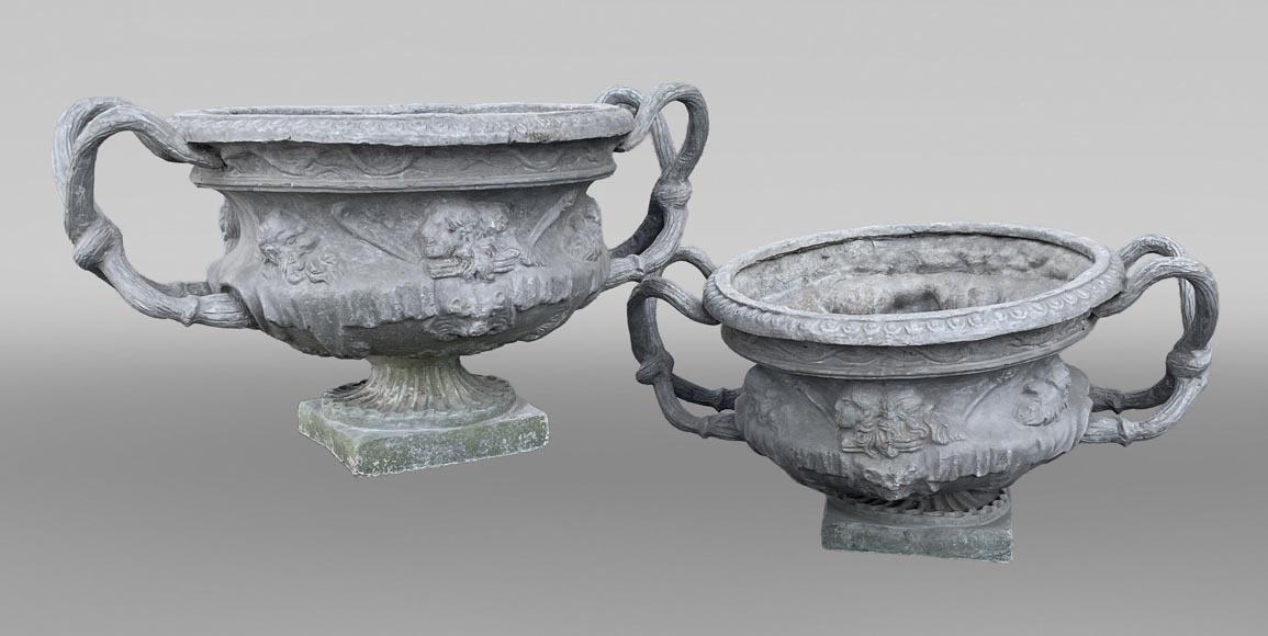 Paire de vases en plomb d'après le Vase de Warwick-0