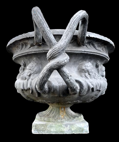 Paire de vases en plomb d'après le Vase de Warwick-4