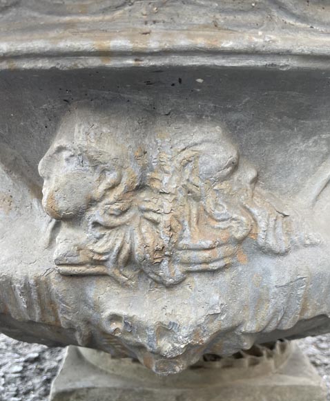 Paire de vases en plomb d'après le Vase de Warwick-6