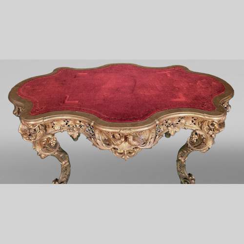Table de style rocaille provenant de la villa Les Cèdres