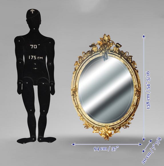 Miroir doré de forme ovale et de style Napoléon III, au riche décor végétal Miroir doré de forme ovale et de style Napoléon III, au riche décor végétal-11