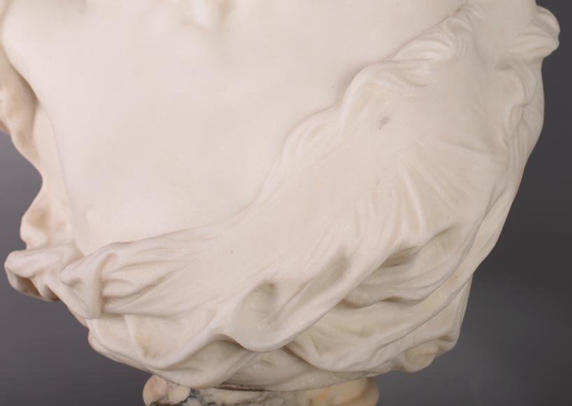 Guglielmo PUGI (1850 - 1915), Buste en marbre blanc de Carrare « Le Génie de la danse » d'après la sculpture de Jean-Baptiste CARPEAUX, vers 1900-7