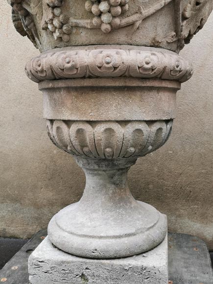 Importante paire de vases Médicis en pierre blanche de Provence-8