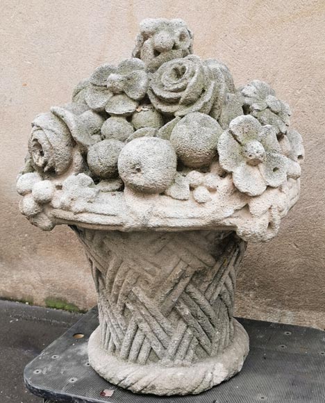 Paire de corbeilles de fruits et fleurs en pierre sculptée, fin du XIXe siècle-4
