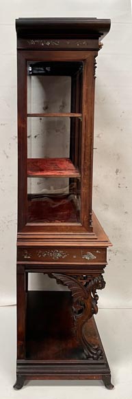 Gabriel VIARDOT, Vitrine japonisante avec piétement orné de chimère et décor en nacre -3