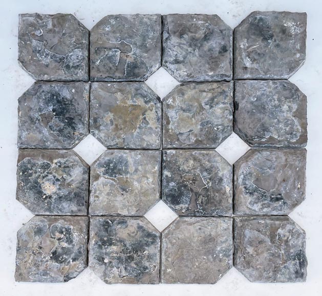 Lot de 32m² de sol à cabochon en pierre noire de Soignies et marbre de Carrare-7