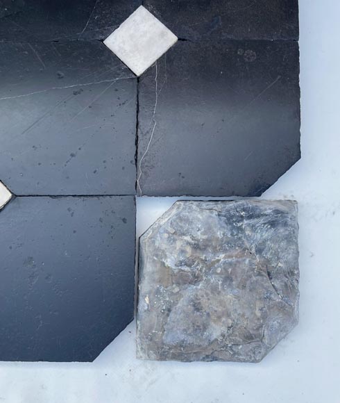 Lot de 32m² de sol à cabochon en pierre noire de Soignies et marbre de Carrare-8