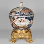 Pot couvert en porcelaine d'Imari sur monture Napoléon III bronze doré, XIXe siècle