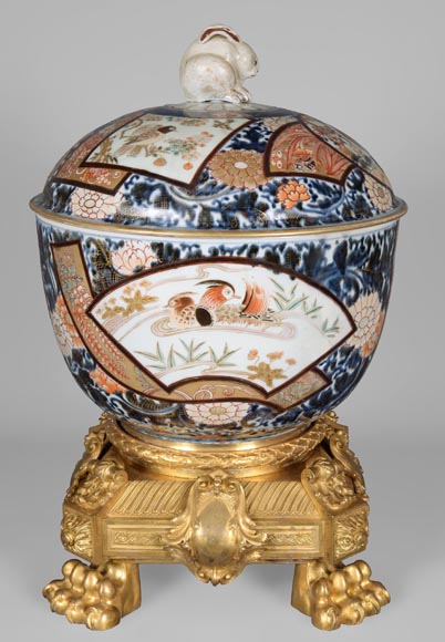 Pot couvert en porcelaine d'Imari sur monture Napoléon III bronze doré, XIXe siècle-0